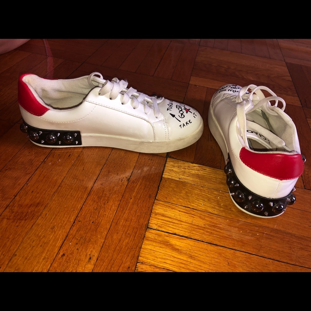 Sneakers - Picture 7 of 8